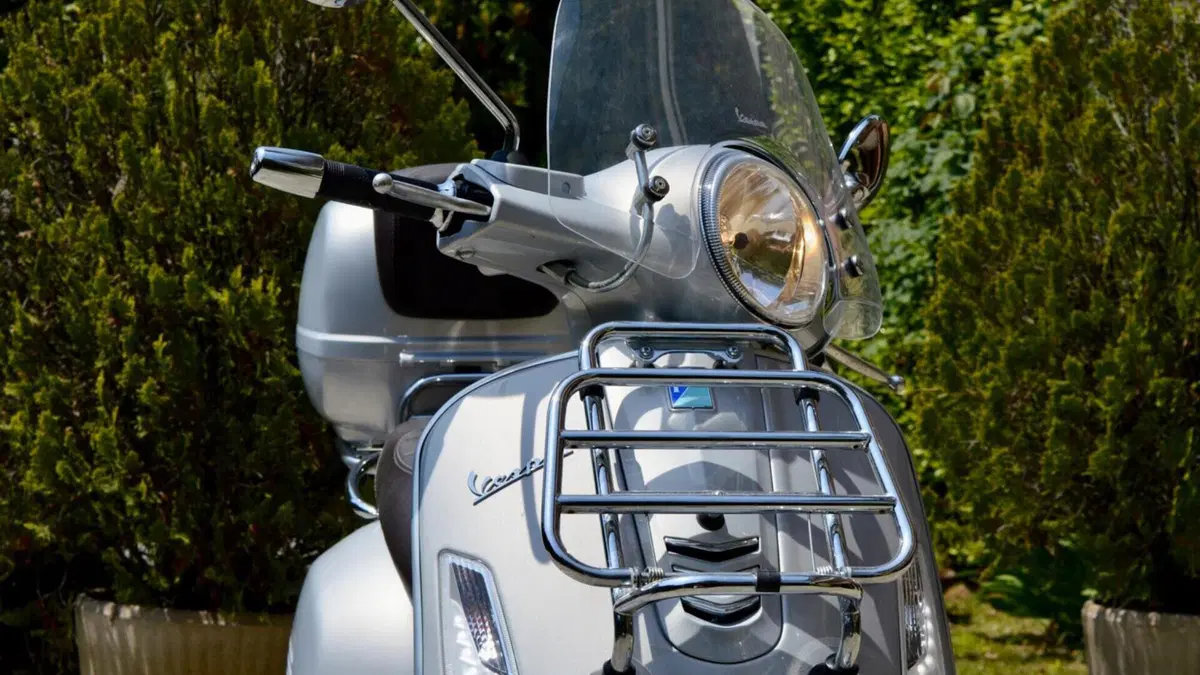 Vespa GTS 300 Touring ABS (2017 - 19)  (2)