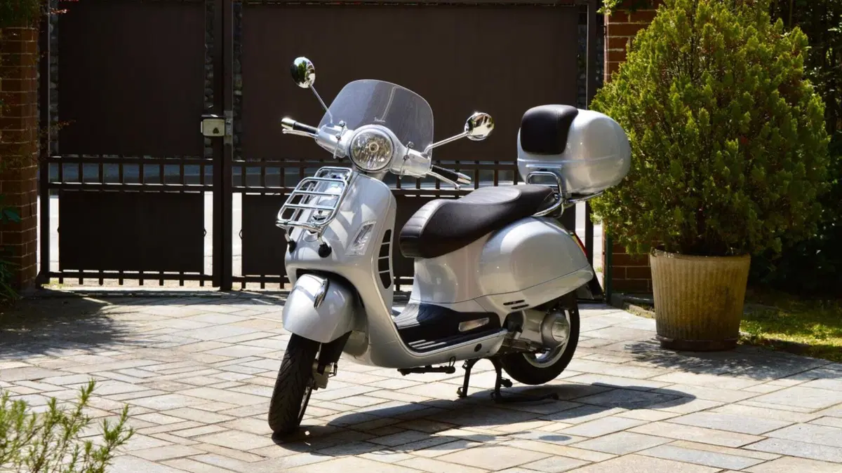 Vespa GTS 300 Touring ABS (2017 - 19)  (3)