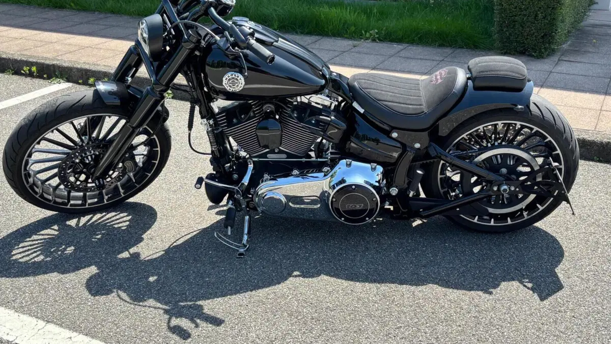 Harley-Davidson 1690 Breakout (2013 - 17) - FXSB 