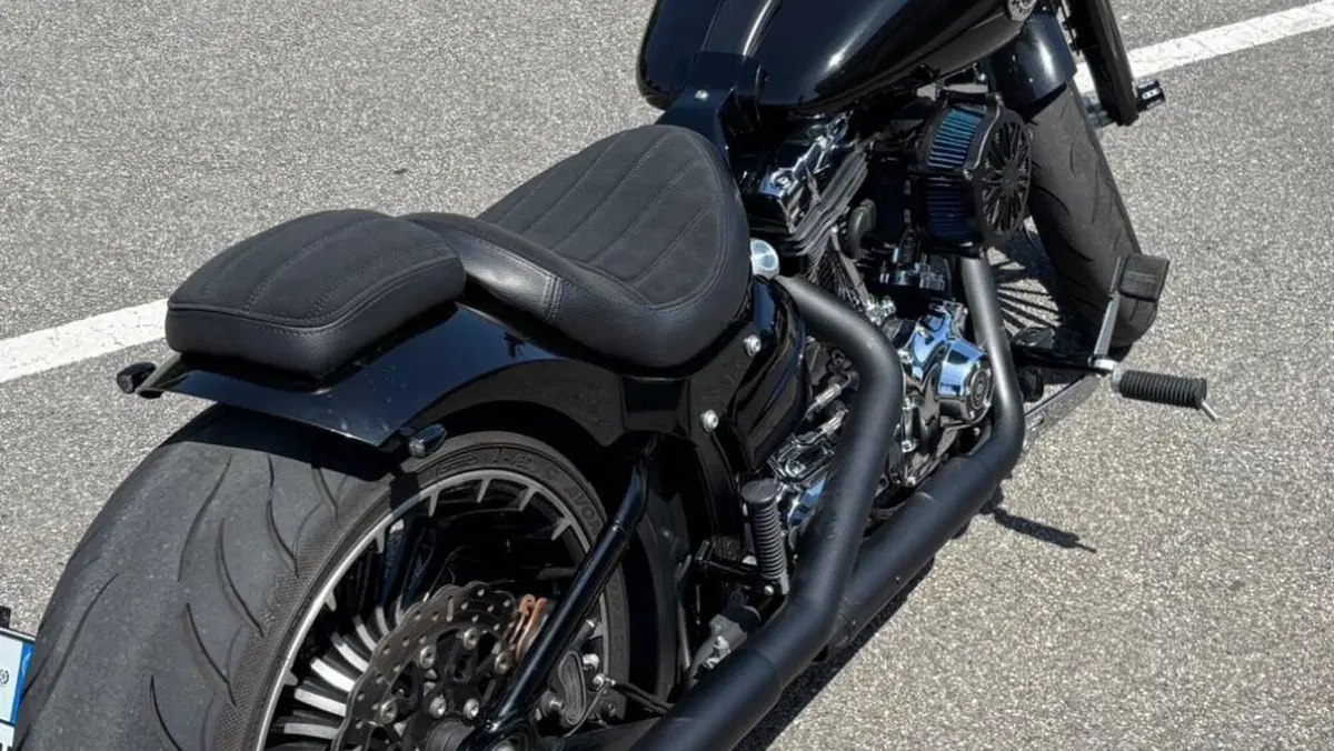 Harley-Davidson 1690 Breakout (2013 - 17) - FXSB  (3)