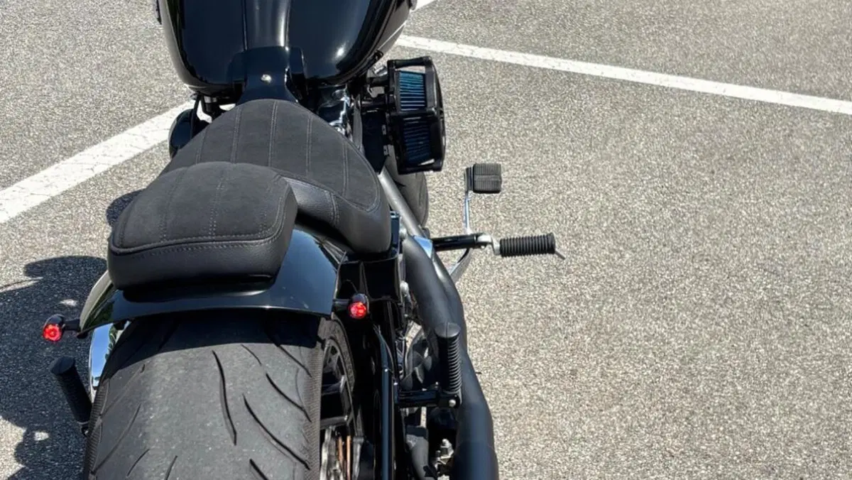 Harley-Davidson 1690 Breakout (2013 - 17) - FXSB  (7)