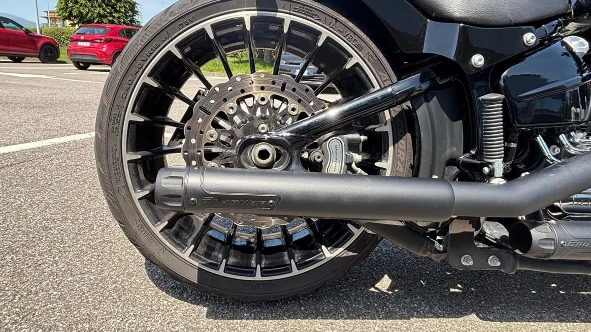 Harley-Davidson 1690 Breakout (2013 - 17) - FXSB  (8)