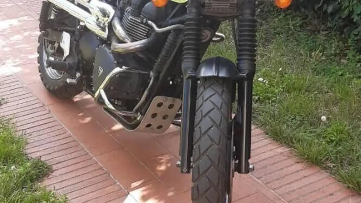 Triumph Scrambler (2006 - 17)  (2)