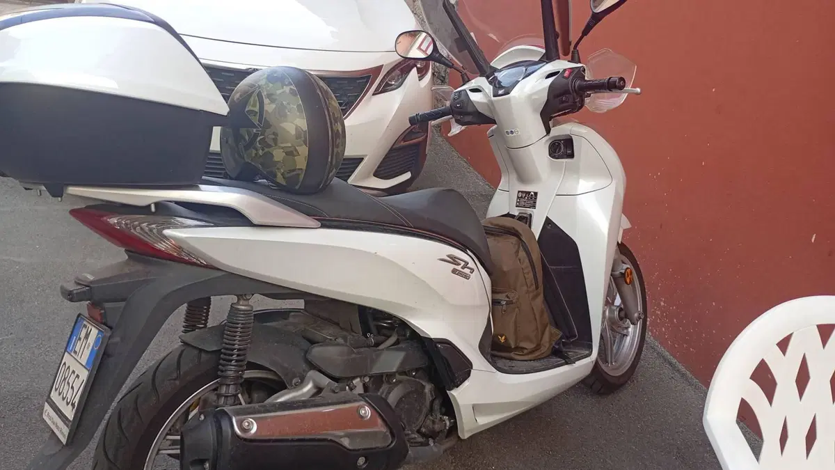 Honda SH 300 i ABS (2016 - 20)  (3)