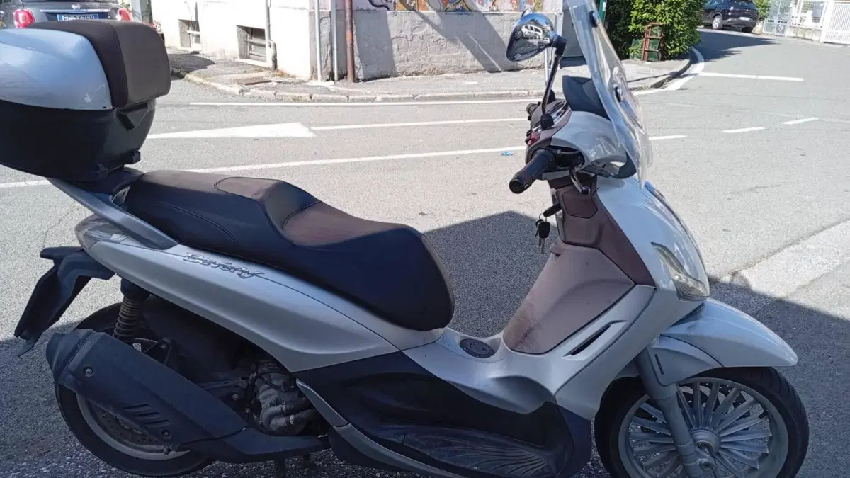 Piaggio Beverly 300 i.e. ABS-ASR (2016 - 20)  (5)