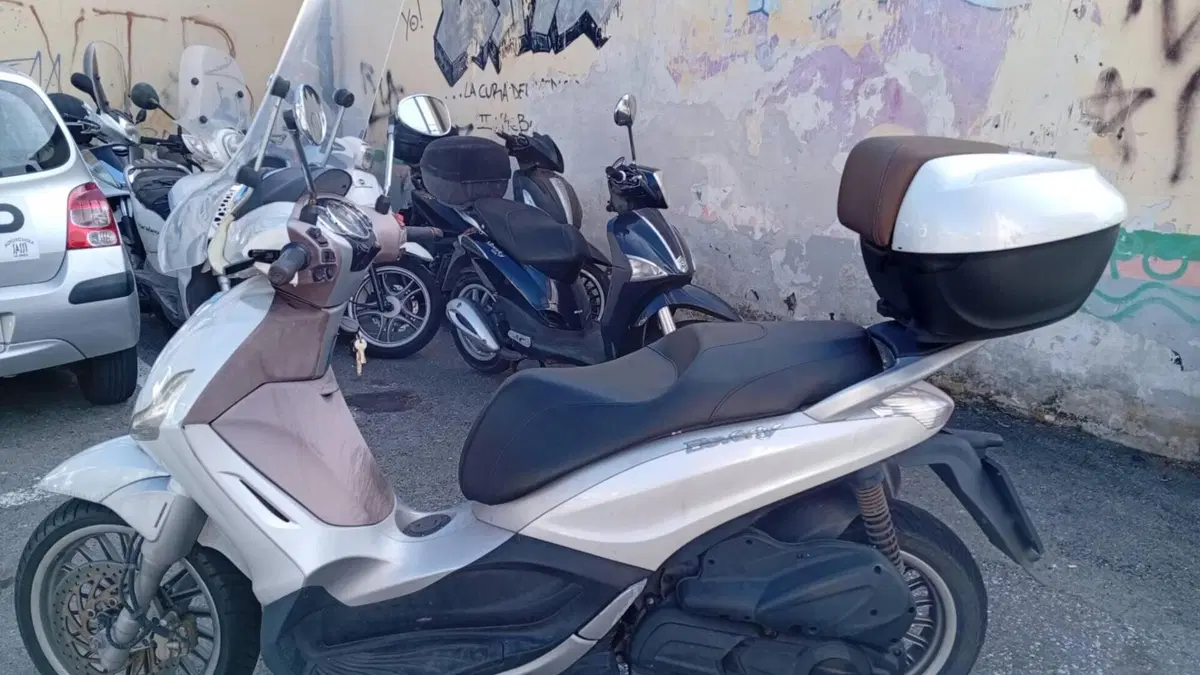 Piaggio Beverly 300 i.e. ABS-ASR (2016 - 20)  (6)