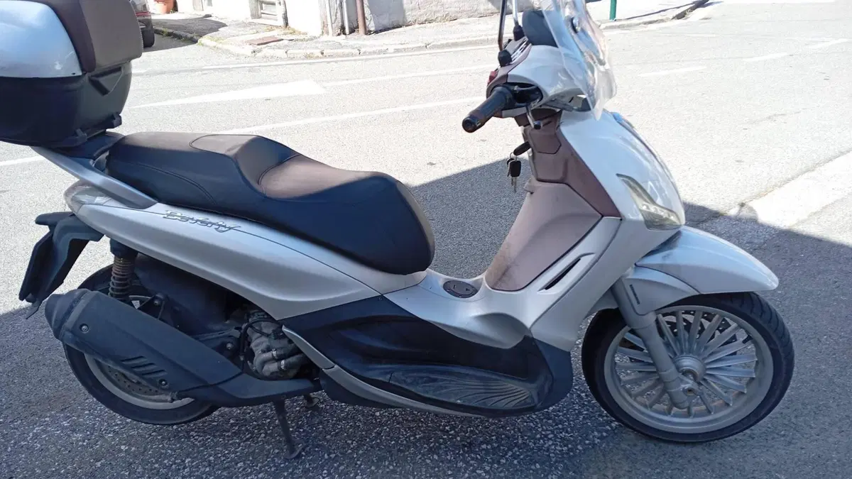Piaggio Beverly 300 i.e. ABS-ASR (2016 - 20)  (7)