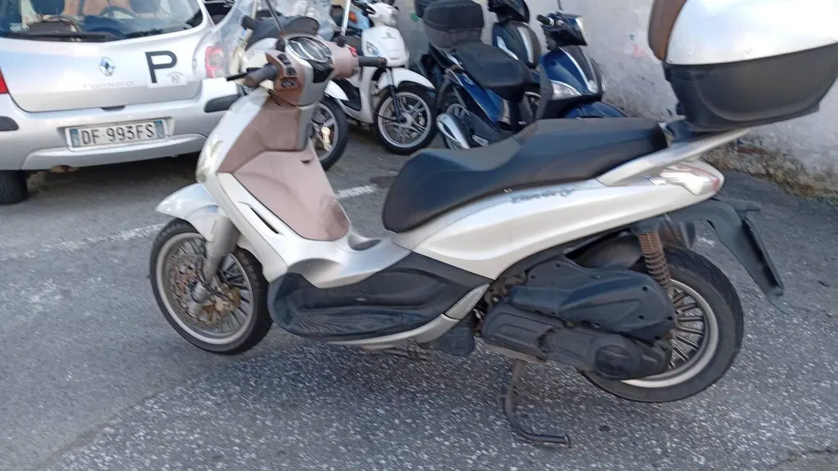 Piaggio Beverly 300 i.e. ABS-ASR (2016 - 20)  (8)
