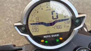 Moto Guzzi V7 Special (2021 - 24)  (3)
