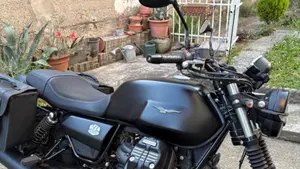 Moto Guzzi V7 Special (2021 - 24)  (5)
