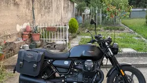 Moto Guzzi V7 Special (2021 - 24)  (2)