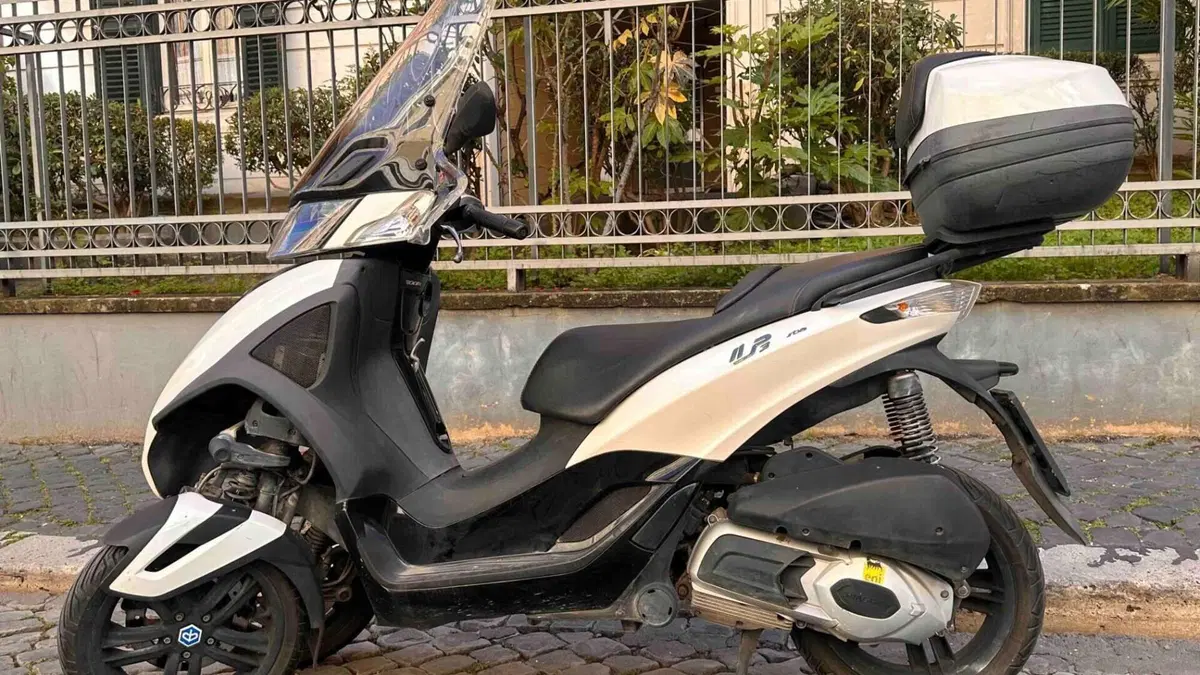 Piaggio Mp3 300 ie Yourban ERL (2011 - 17)  (2)