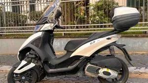 Piaggio Mp3 300 ie Yourban ERL (2011 - 17)  (2)