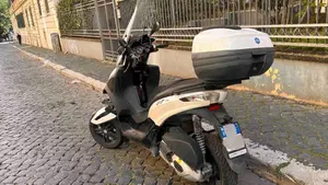 Piaggio Mp3 300 ie Yourban ERL (2011 - 17)  (3)