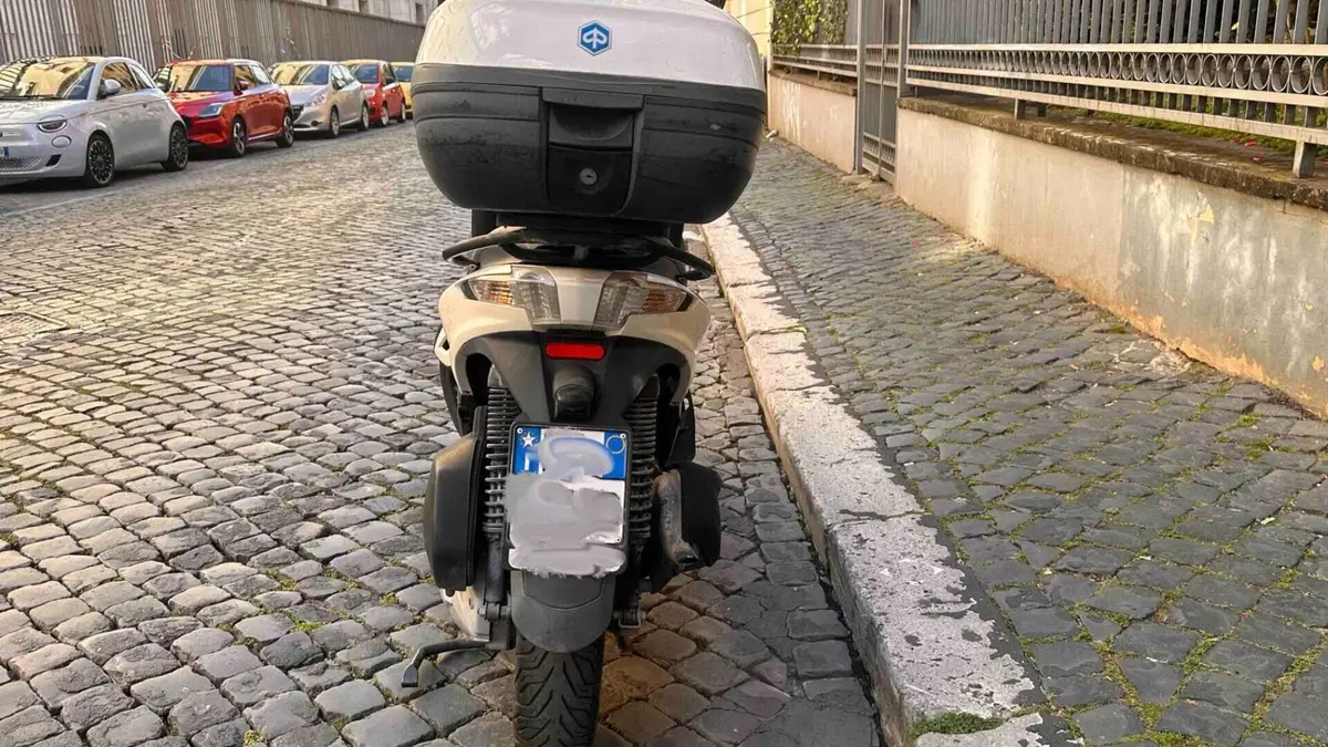 Piaggio Mp3 300 ie Yourban ERL (2011 - 17)  (4)