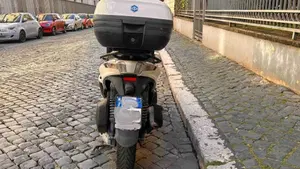 Piaggio Mp3 300 ie Yourban ERL (2011 - 17)  (4)