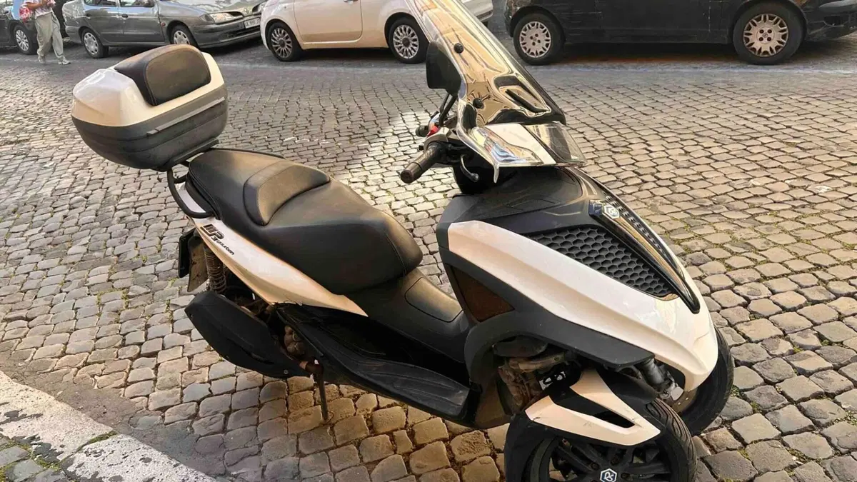 Piaggio Mp3 300 ie Yourban ERL (2011 - 17)  (5)