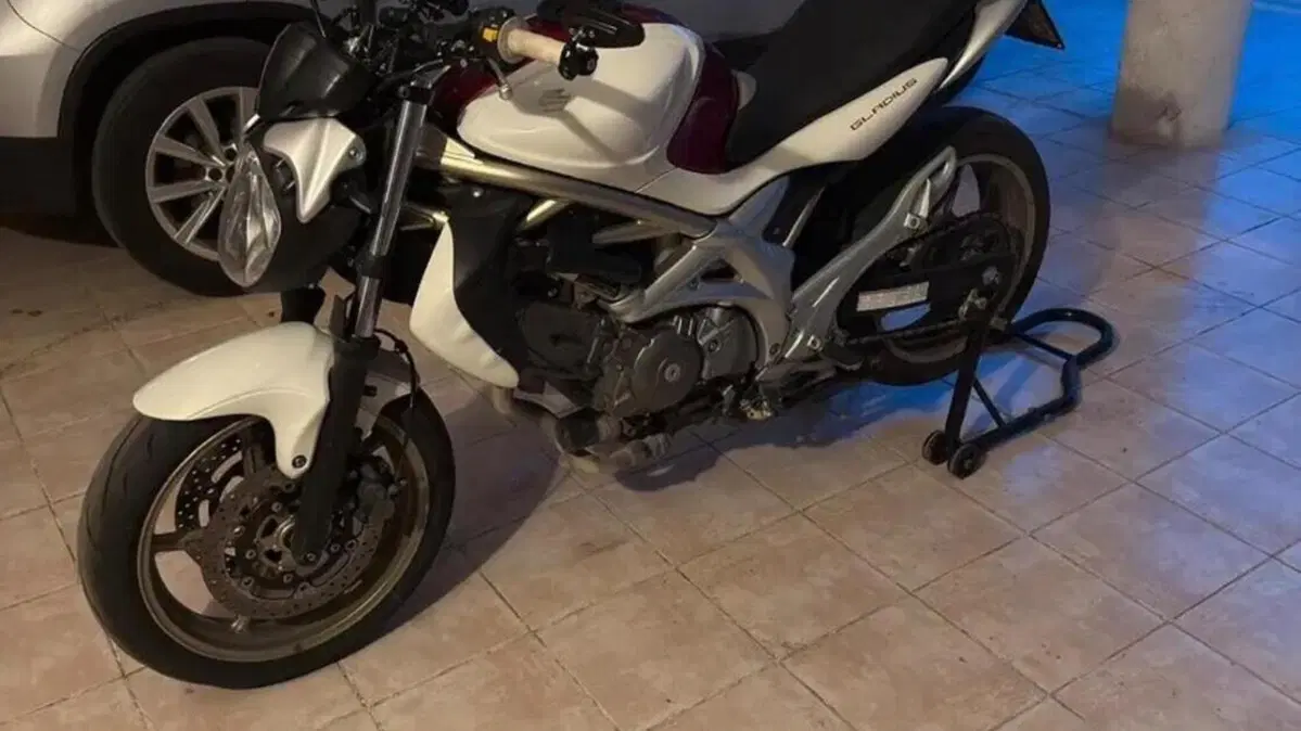 Suzuki Gladius 650 SFV (2009 - 15)  (2)