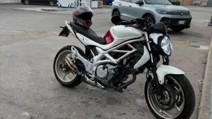 Suzuki Gladius 650 SFV (2009 - 15)  (5)