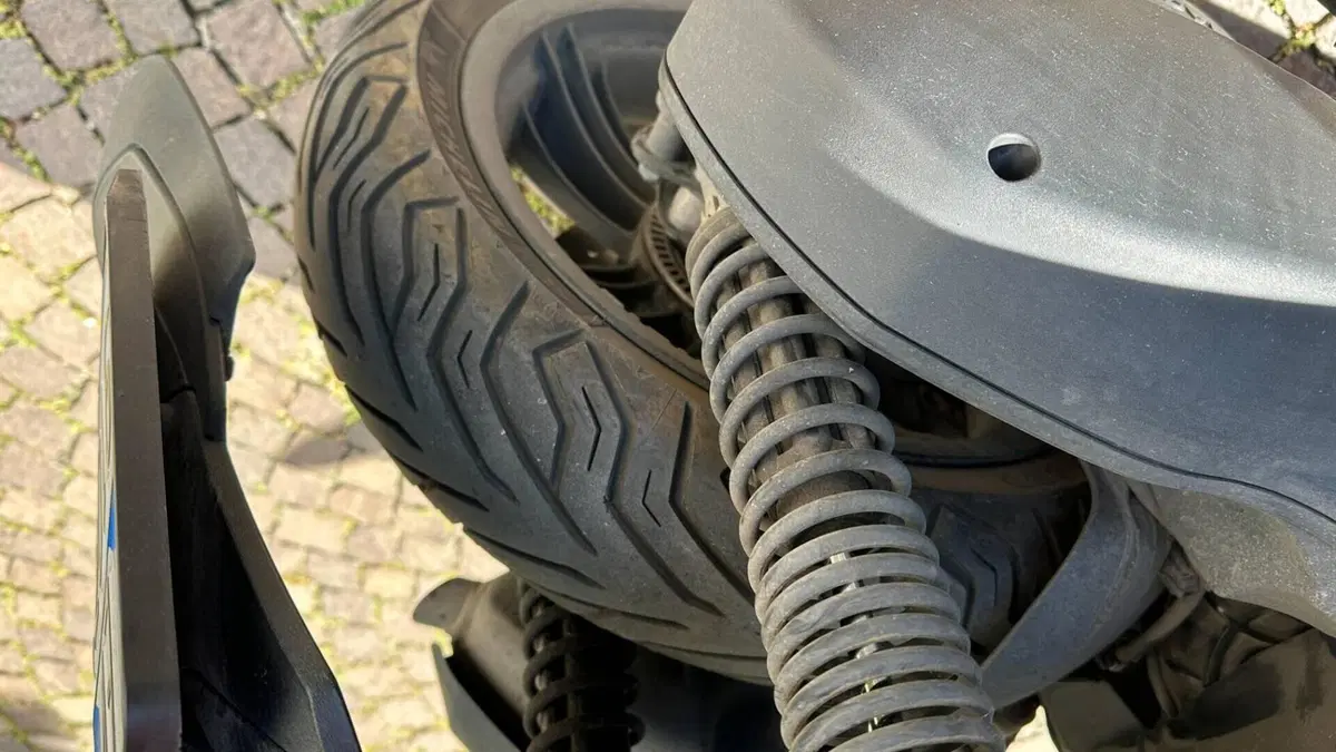 Piaggio Mp3 300 Hpe (2019 - 20)  (8)