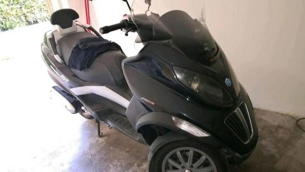 Piaggio MP3 250 i.e.  (3)