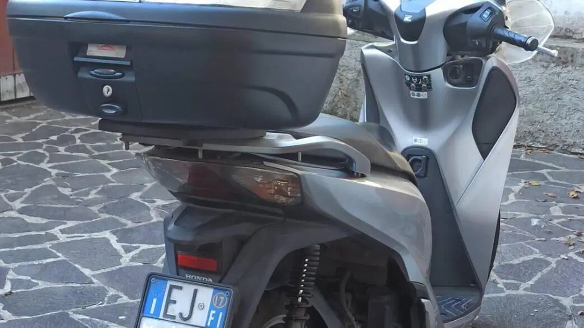 Honda SH 150i (2017 - 19)  (2)