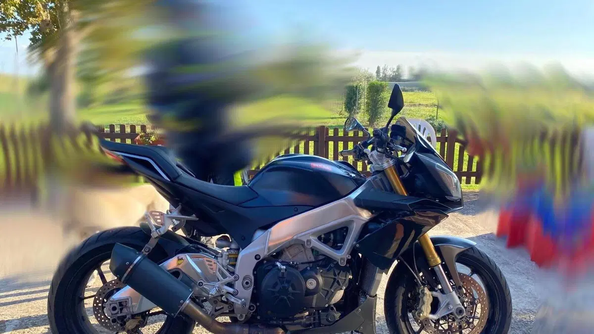 Aprilia Tuono V4 R APRC ABS (2013 - 15)  (4)