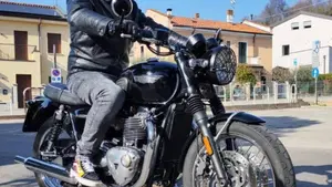 Triumph Bonneville T120 (2016 - 20)  (2)