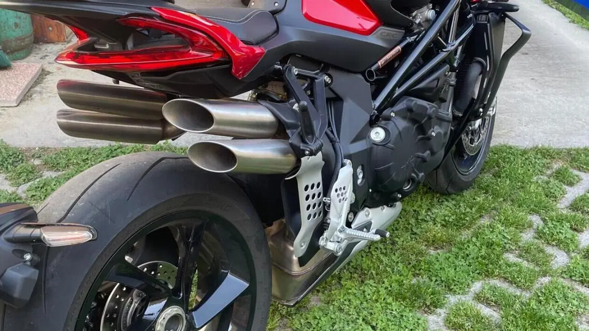 MV Agusta Brutale 1000 RS (2022 - 26)  (11)