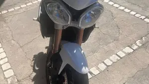 Triumph Speed Triple 1050 (2011 - 13)  (4)