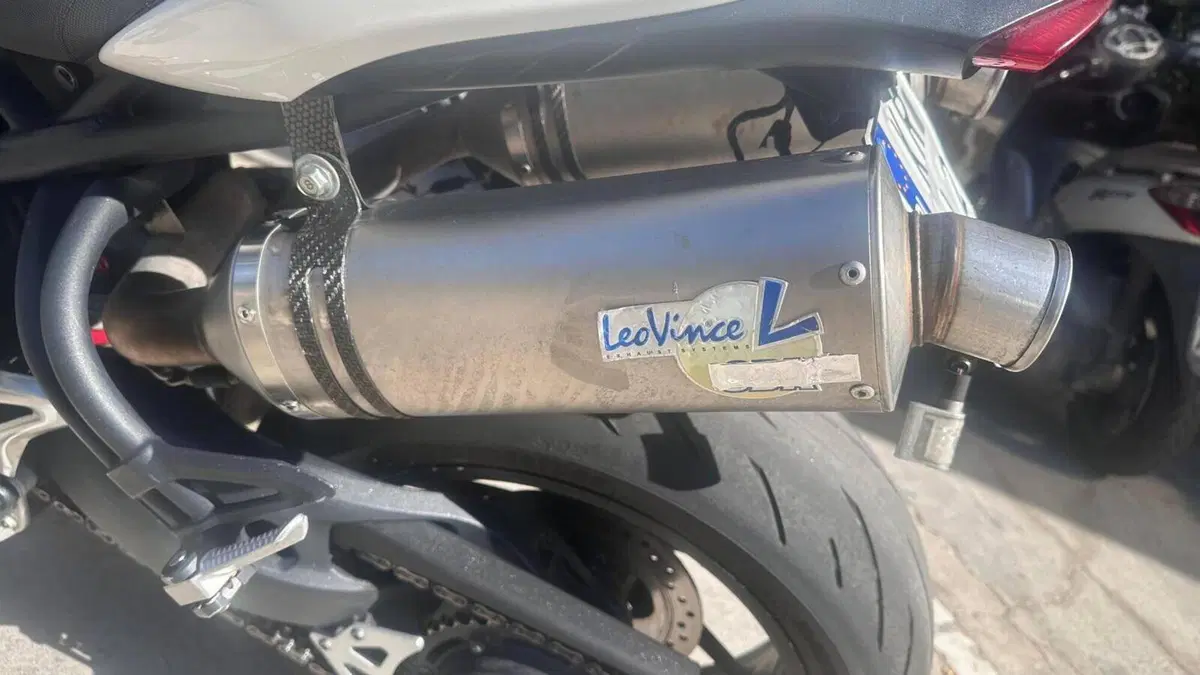 Triumph Speed Triple 1050 (2011 - 13)  (7)