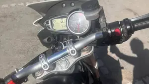 Triumph Speed Triple 1050 (2011 - 13)  (8)