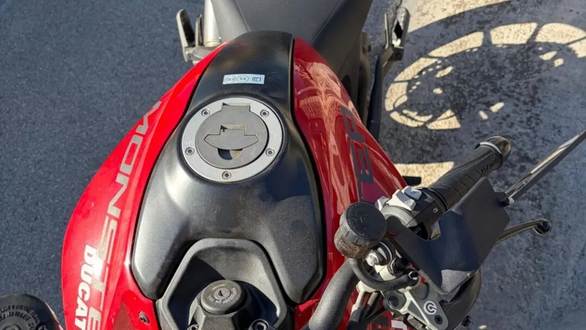 Ducati Monster 937 + (2021 - 25)  (2)