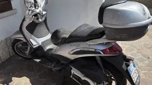Piaggio Beverly 500  (2)