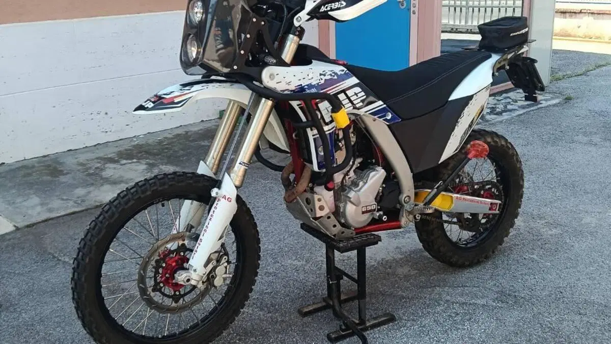 AJP PR7 650 Adventure (2021 - 24)  (2)