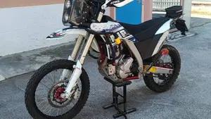AJP PR7 650 Adventure (2021 - 24)  (2)