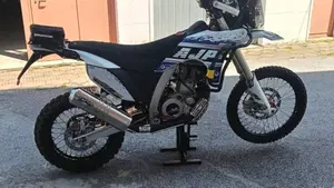 AJP PR7 650 Adventure (2021 - 24)  (4)