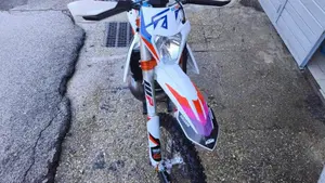 KTM 300 EXC TPI Six Days (2022)  (7)