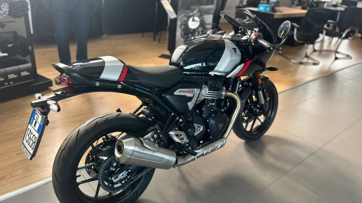 Triumph Thruxton 400 (2026)  (2)