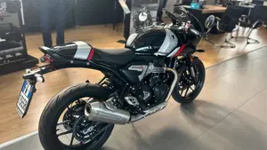 Triumph Thruxton 400 (2026)  (2)