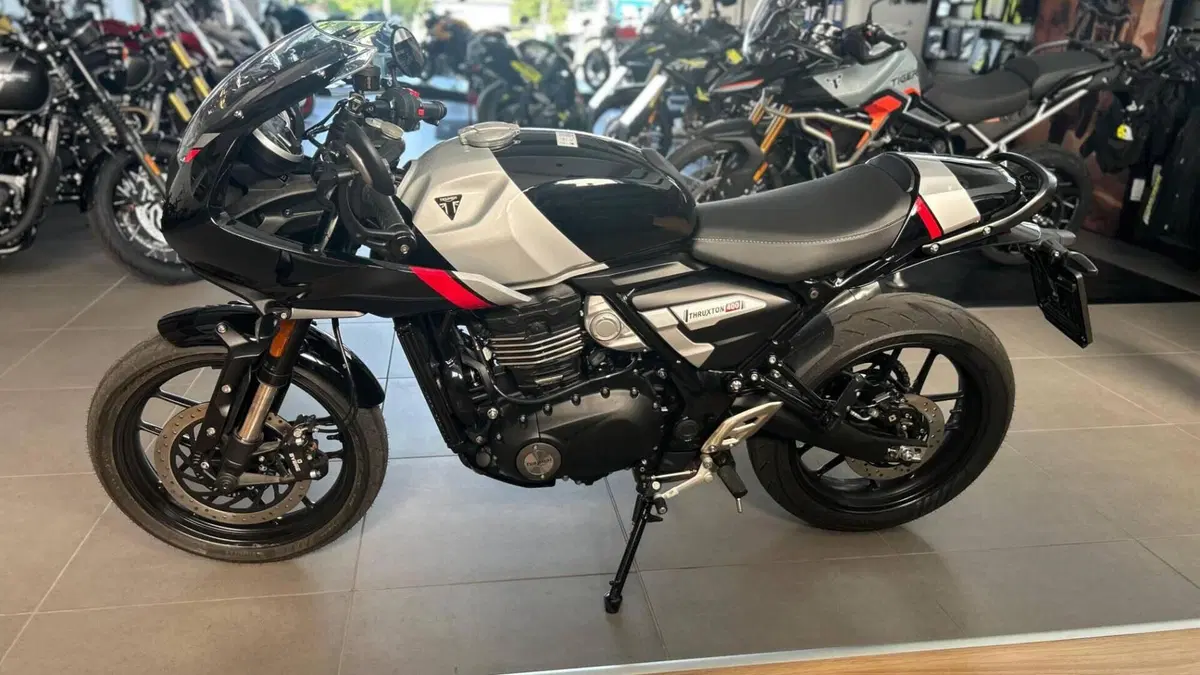 Triumph Thruxton 400 (2026)  (3)