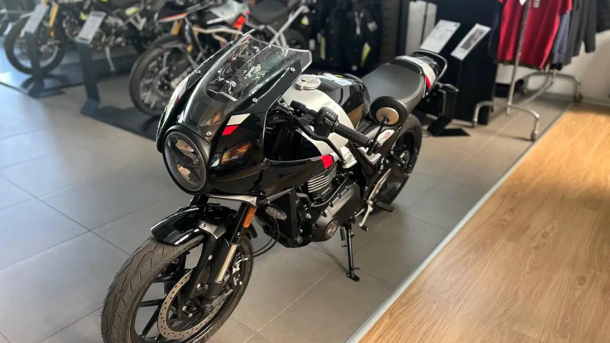Triumph Thruxton 400 (2026)  (4)