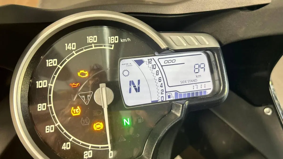 Triumph Thruxton 400 (2026)  (5)