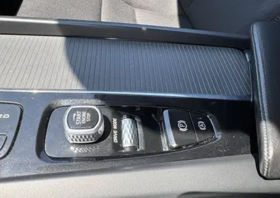 Volvo XC60 B4 (d) AWD Geartronic Momentum (17)