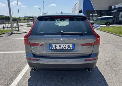 Volvo XC60 B4 (d) AWD Geartronic Momentum (5)