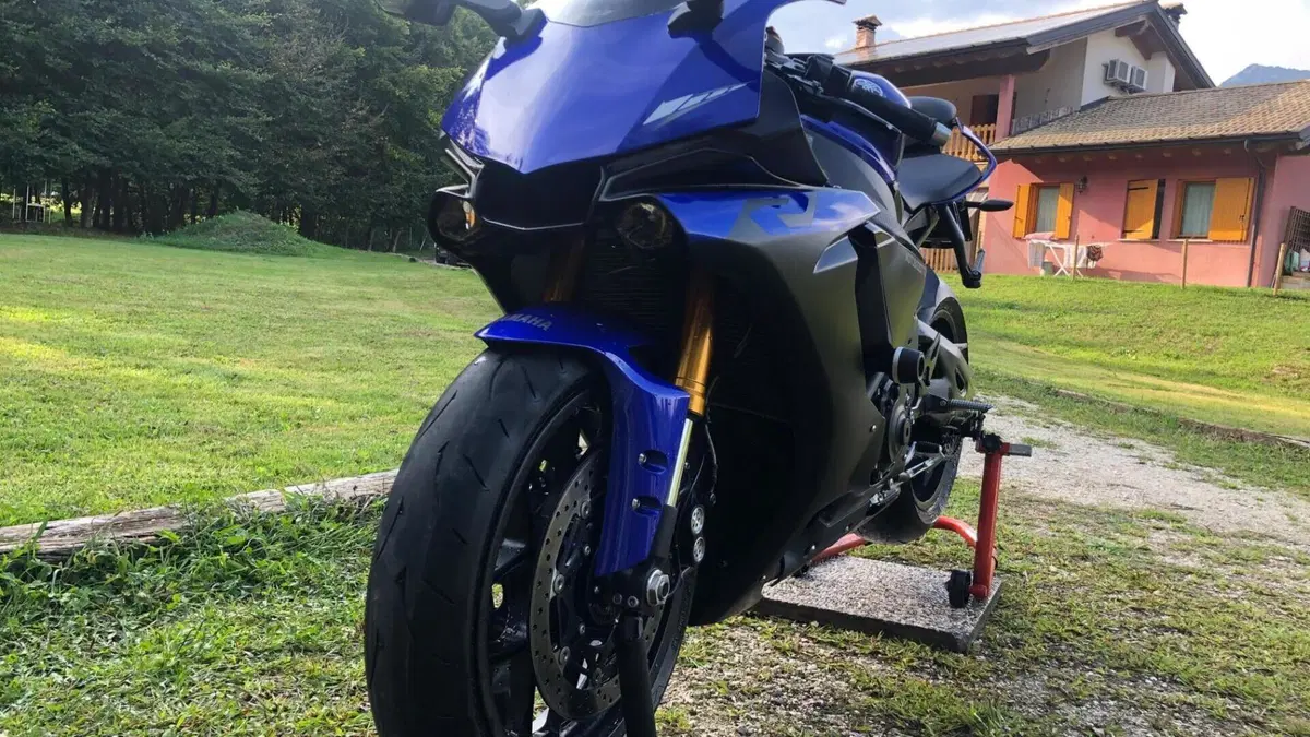 Yamaha YZF R1 (2017 - 19)  (2)