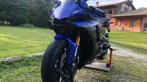 Yamaha YZF R1 (2017 - 19)  (2)