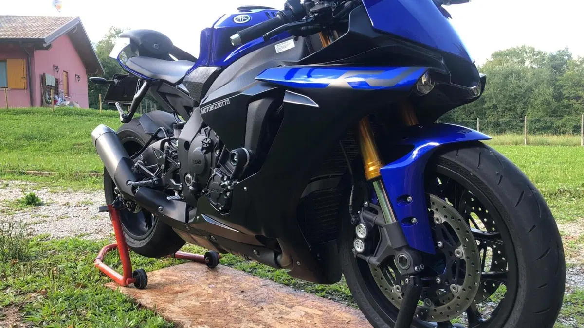 Yamaha YZF R1 (2017 - 19)  (3)