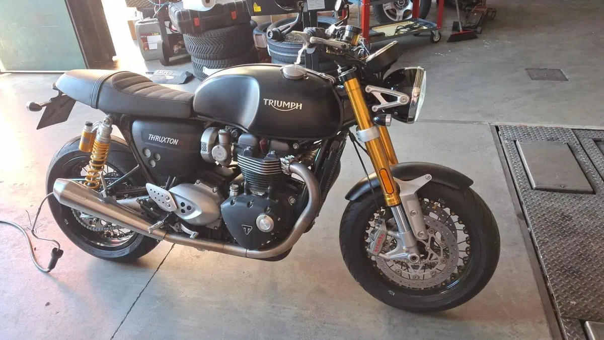Triumph Thruxton 1200 R (2017 - 20)  (3)