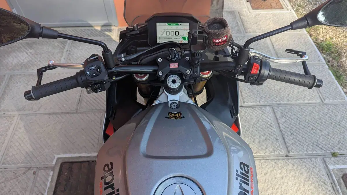 Aprilia Tuono V4 (2021 - 24)  (6)